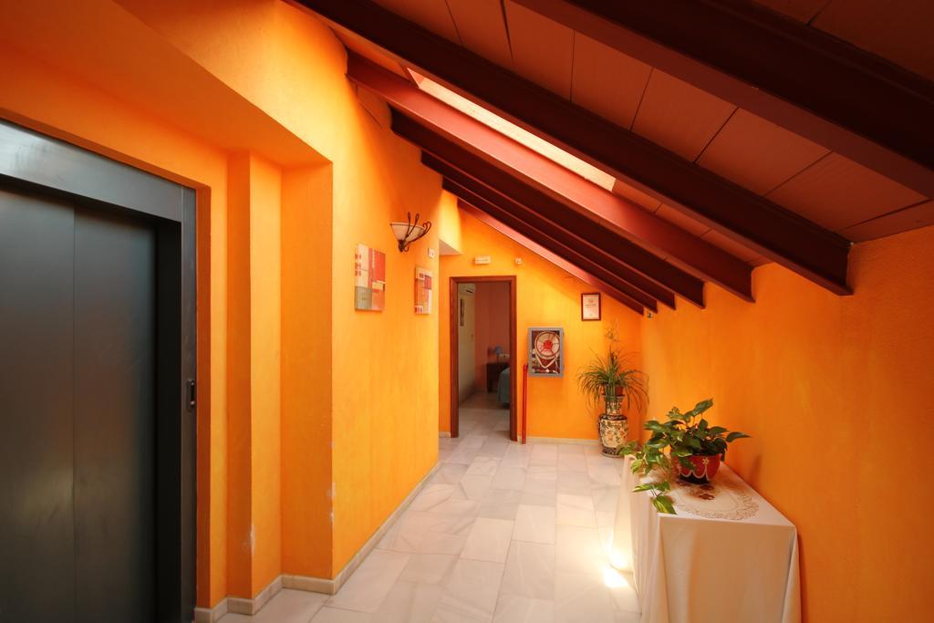 Hostal Niza San Juan Del Puerto Exterior photo