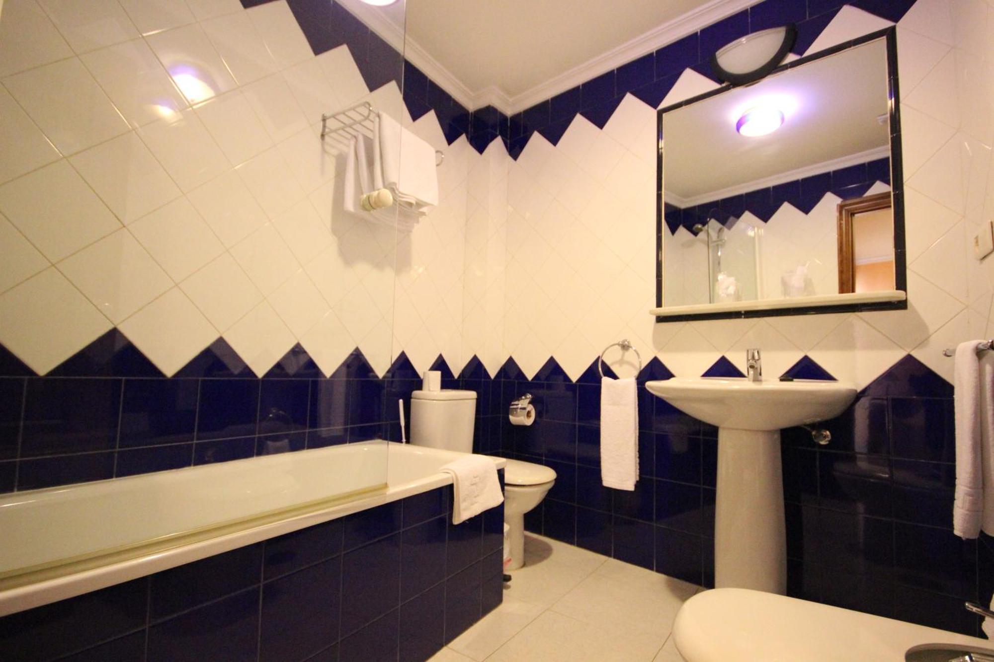 Hostal Niza San Juan Del Puerto Room photo