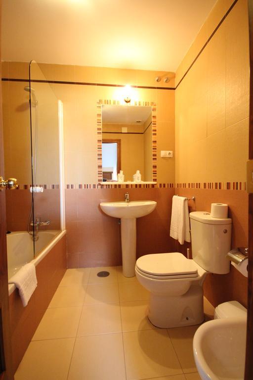 Hostal Niza San Juan Del Puerto Room photo
