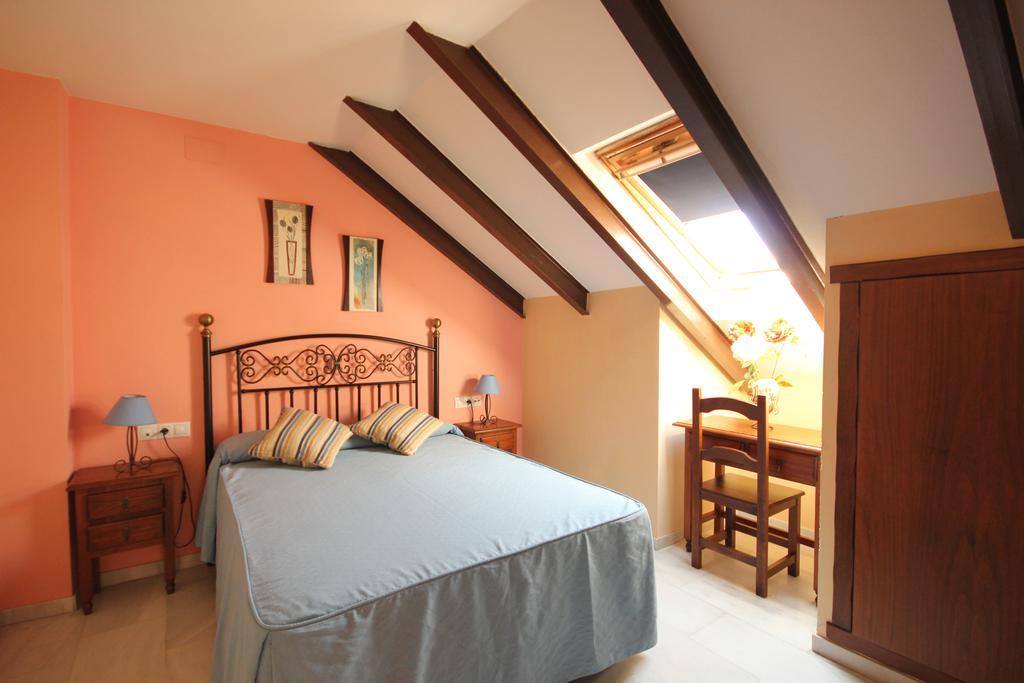 Hostal Niza San Juan Del Puerto Room photo
